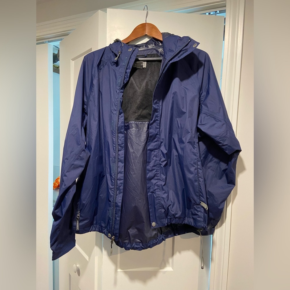 Men’s navy packable windbreaker